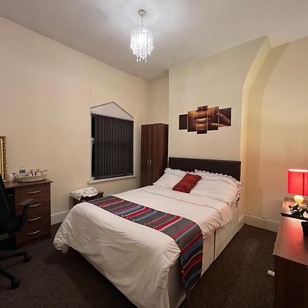 Lovely Room Within 5 Mins Walk To Stoke Train Station With Double And Single Room Dış mekan fotoğraf