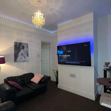 Lovely Room Within 5 Mins Walk To Stoke Train Station With Double And Single Room Dış mekan fotoğraf