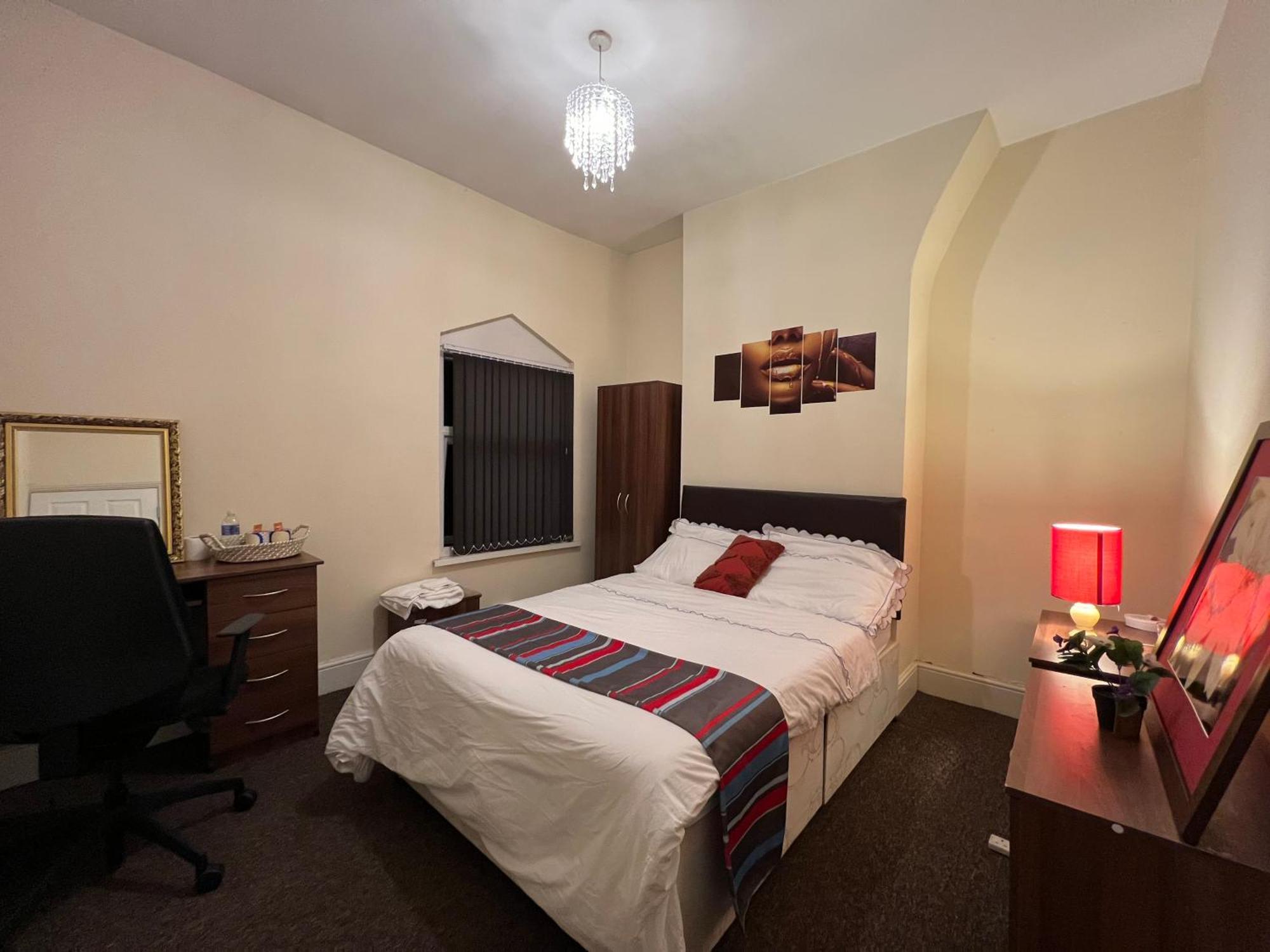 Lovely Room Within 5 Mins Walk To Stoke Train Station With Double And Single Room Dış mekan fotoğraf