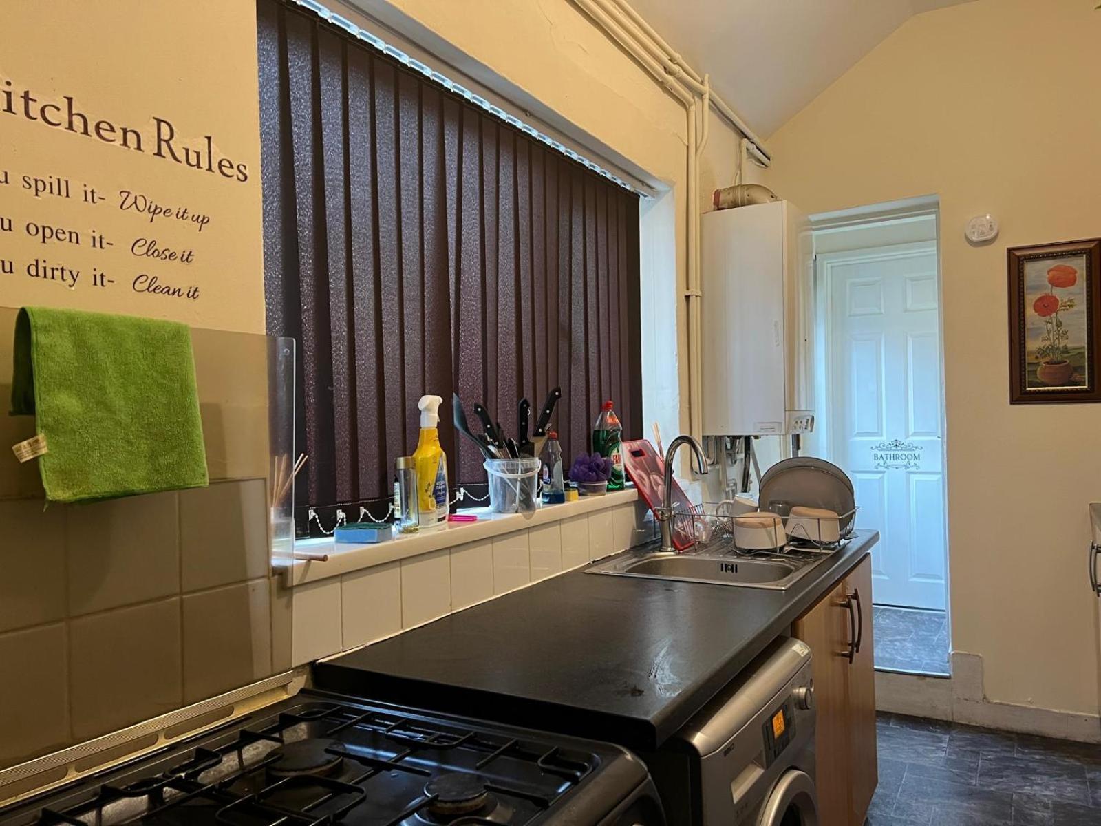 Lovely Room Within 5 Mins Walk To Stoke Train Station With Double And Single Room Dış mekan fotoğraf