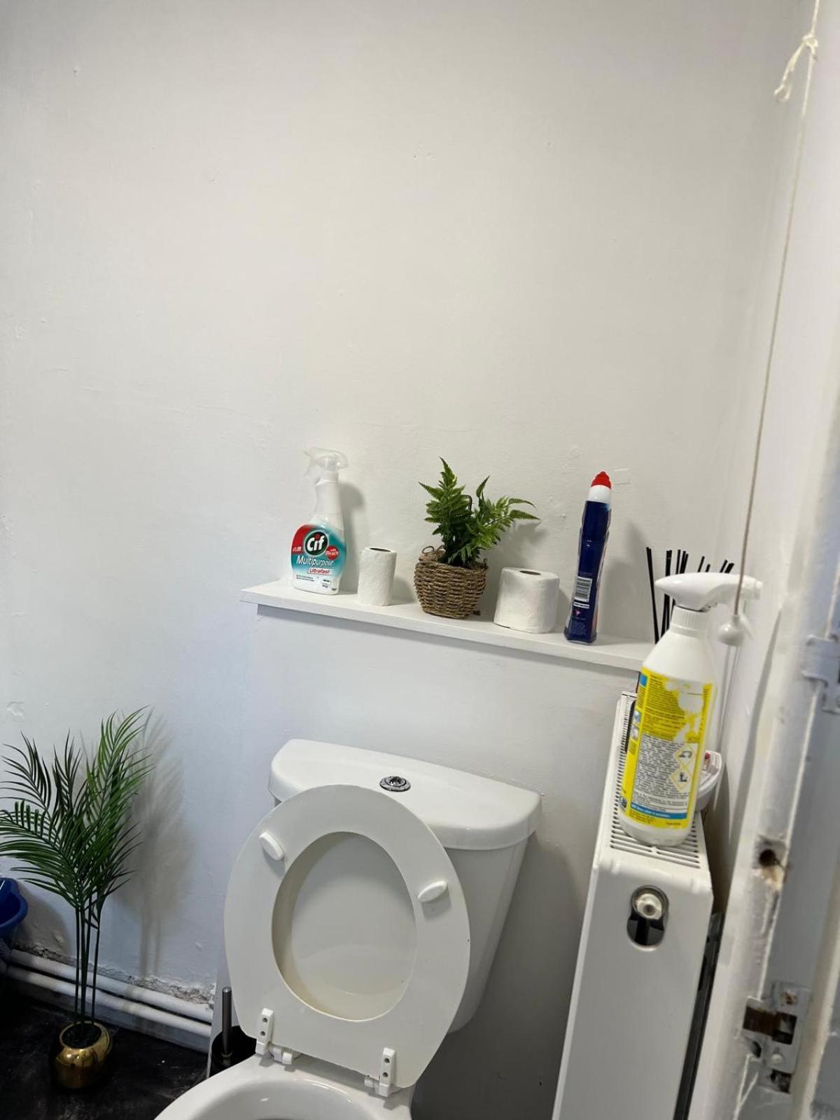 Lovely Room Within 5 Mins Walk To Stoke Train Station With Double And Single Room Dış mekan fotoğraf