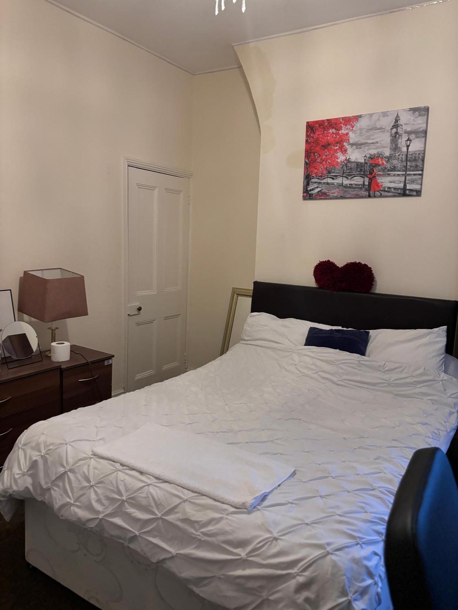 Lovely Room Within 5 Mins Walk To Stoke Train Station With Double And Single Room Dış mekan fotoğraf