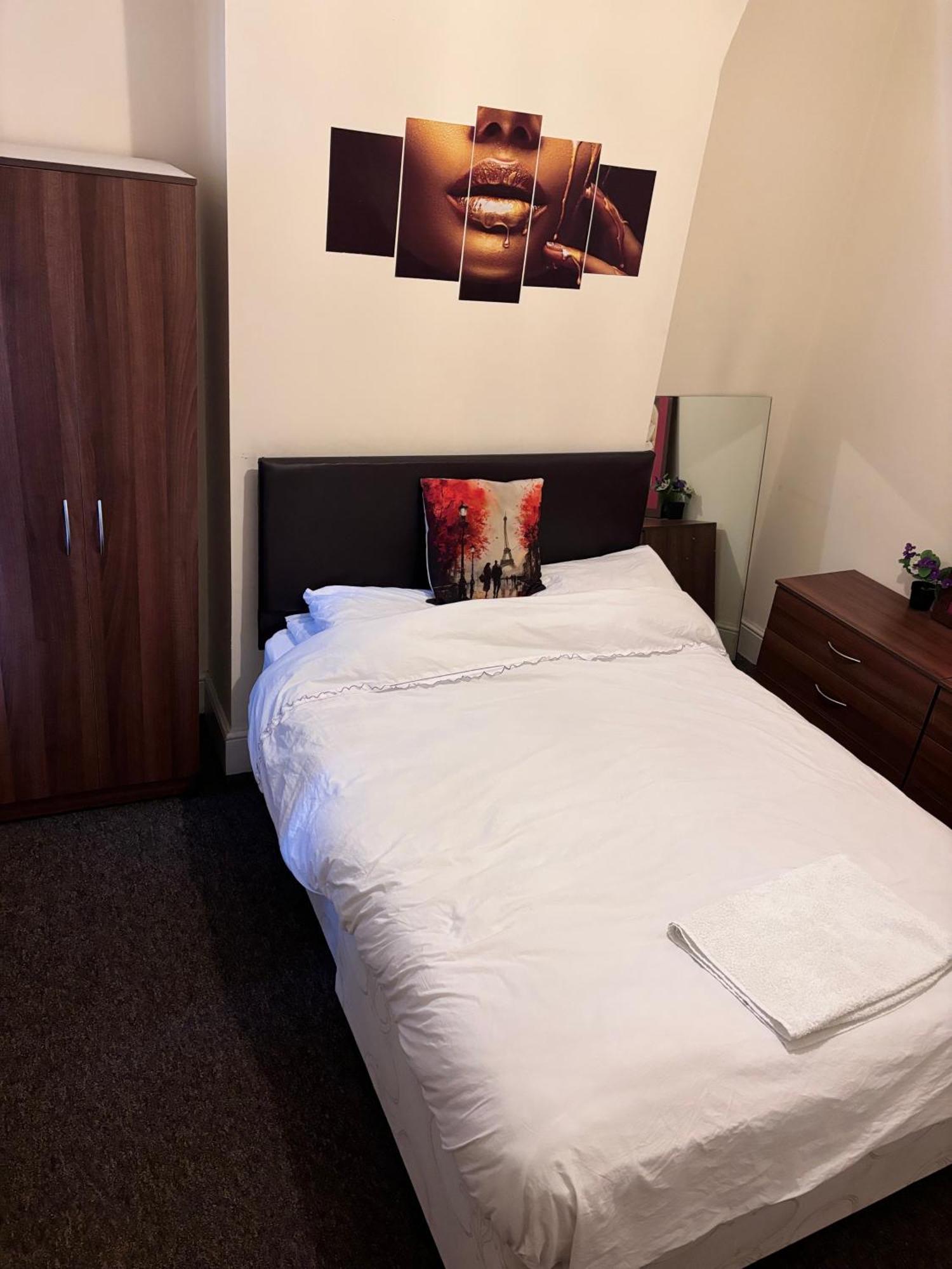 Lovely Room Within 5 Mins Walk To Stoke Train Station With Double And Single Room Dış mekan fotoğraf
