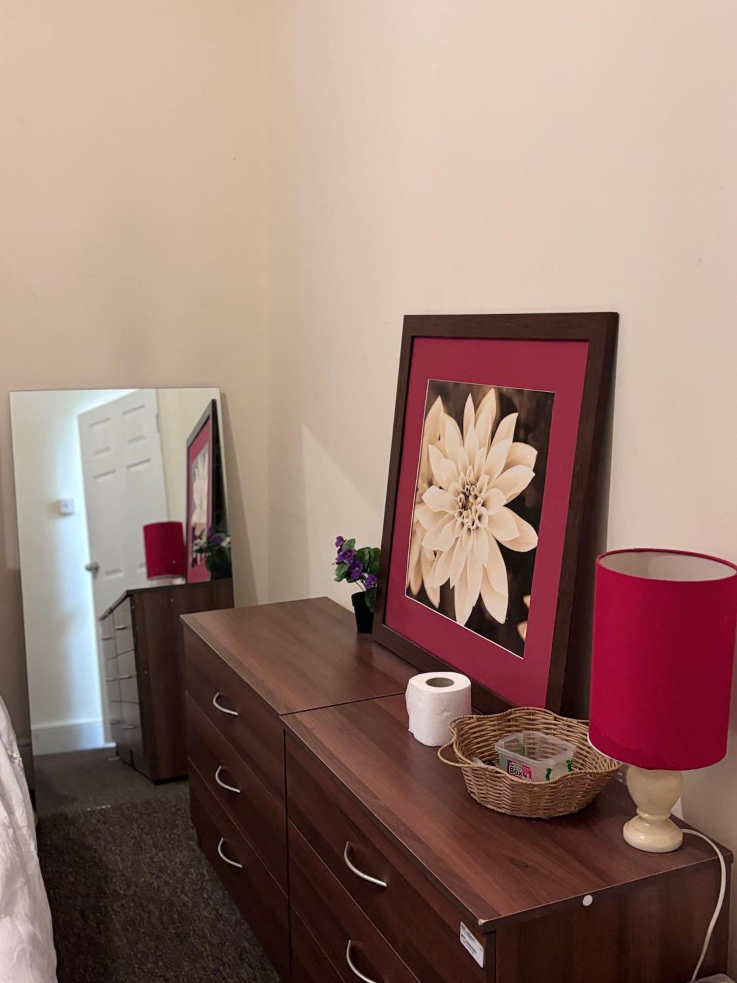 Lovely Room Within 5 Mins Walk To Stoke Train Station With Double And Single Room Dış mekan fotoğraf