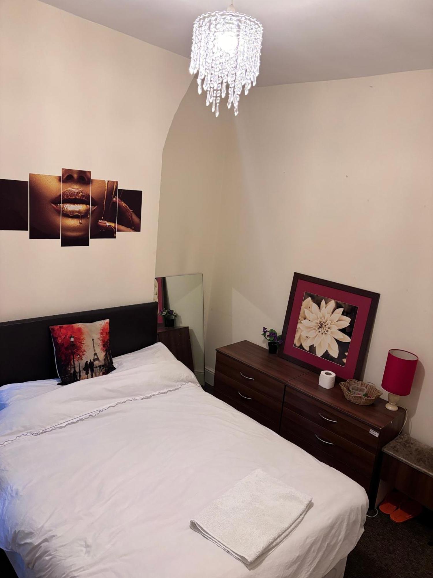 Lovely Room Within 5 Mins Walk To Stoke Train Station With Double And Single Room Dış mekan fotoğraf
