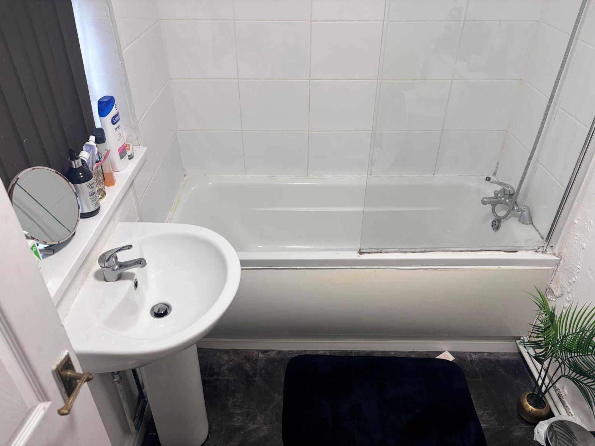 Lovely Room Within 5 Mins Walk To Stoke Train Station With Double And Single Room Dış mekan fotoğraf