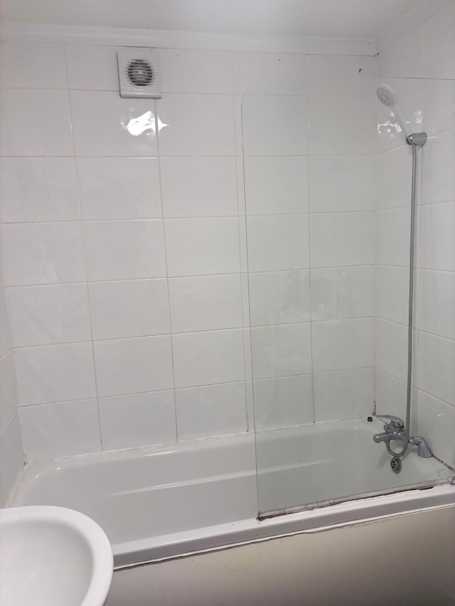 Lovely Room Within 5 Mins Walk To Stoke Train Station With Double And Single Room Dış mekan fotoğraf